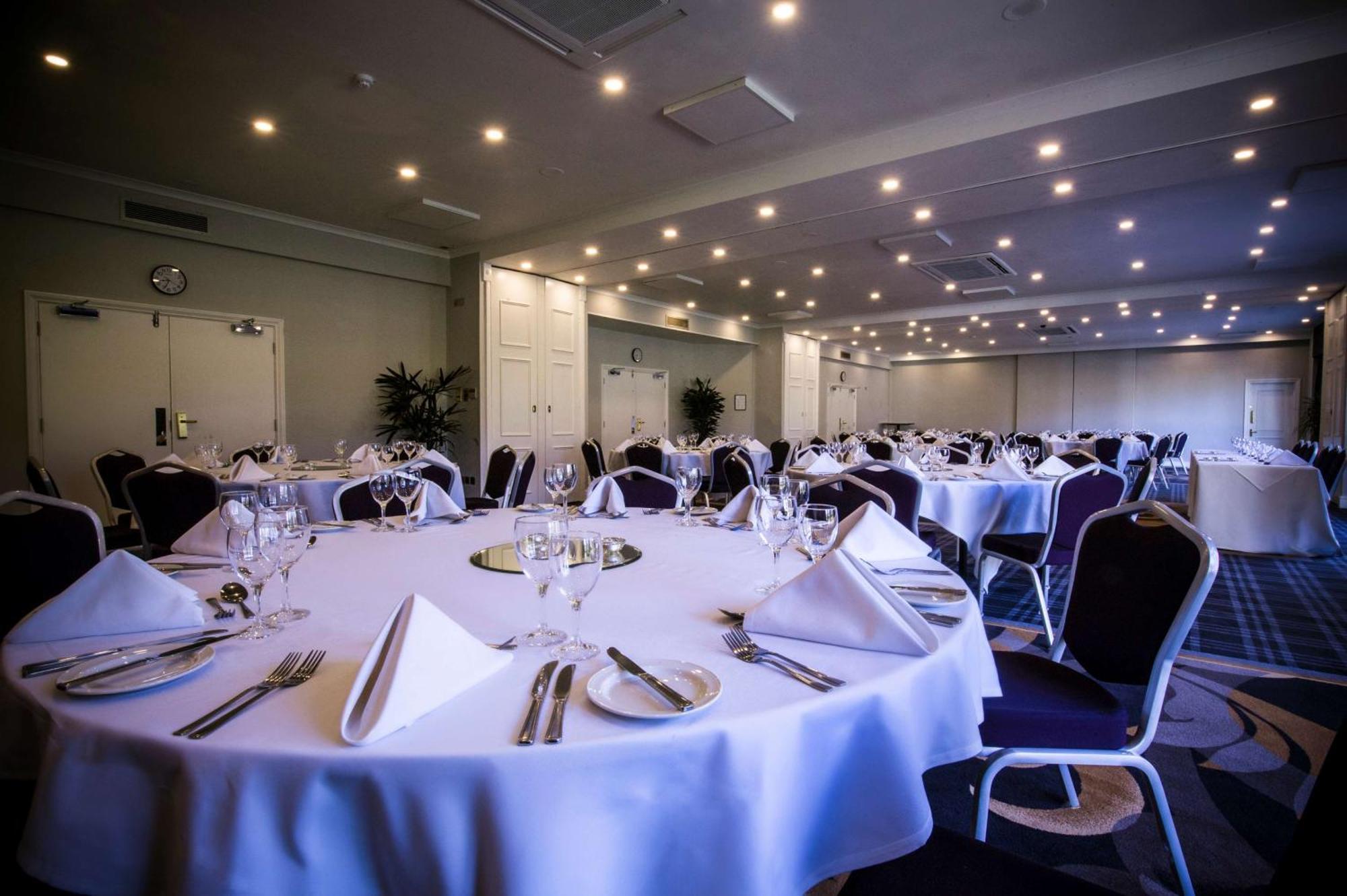 Doubletree By Hilton Cheltenham-Cotswolds מראה חיצוני תמונה