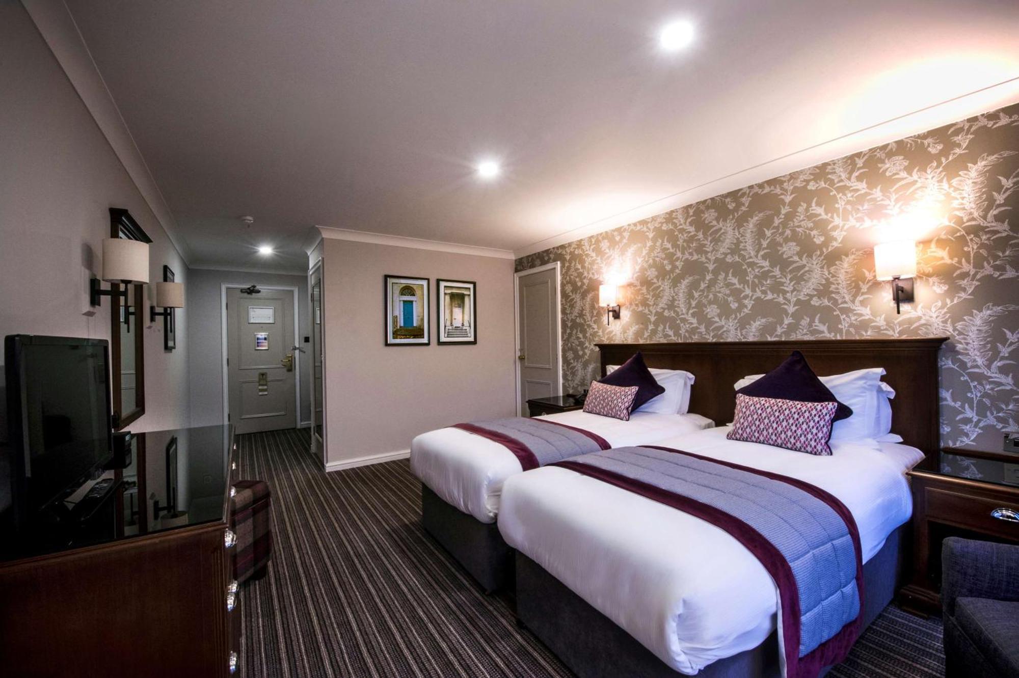 Doubletree By Hilton Cheltenham-Cotswolds מראה חיצוני תמונה